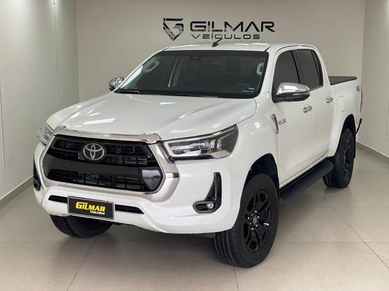 TOYOTA HILUX 2.8 D-4D TURBO DIESEL CD SRX 4X4 AUTOMÁTICO